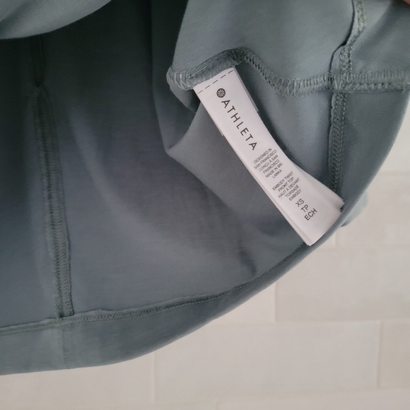 NWOT Athleta Embody Twist-Front 3/4 Sleeve Green Athletic Top Sage Green NEW - Picture 6 of 9